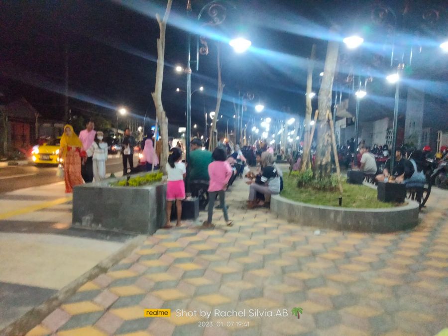 Satnite di Malioboronya Bojonegoro Sangat Ramai dan Diminati Pengunjung. Dongkrak Ekonomi Masyarakat