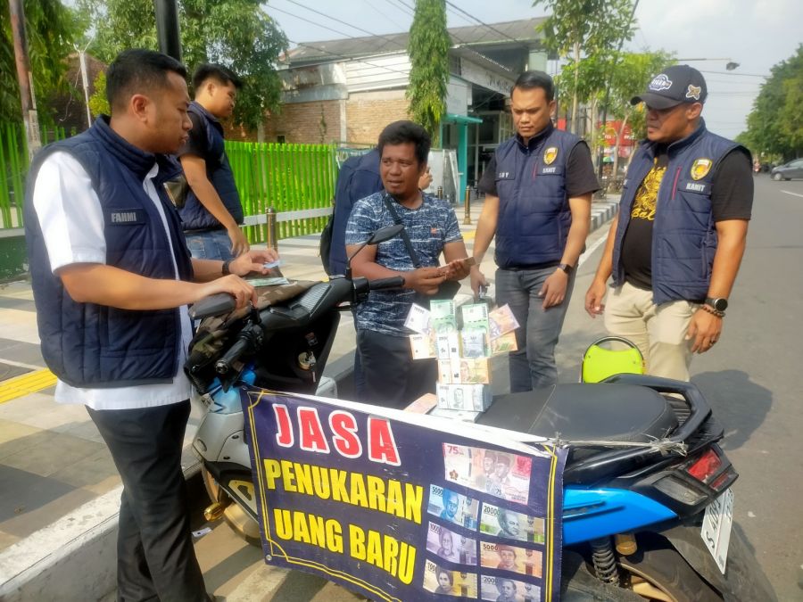 Satreskrim Polres Bojonegoro Razia Jasa Tukar Uang di Jalan Cegah Peredaran Upal
