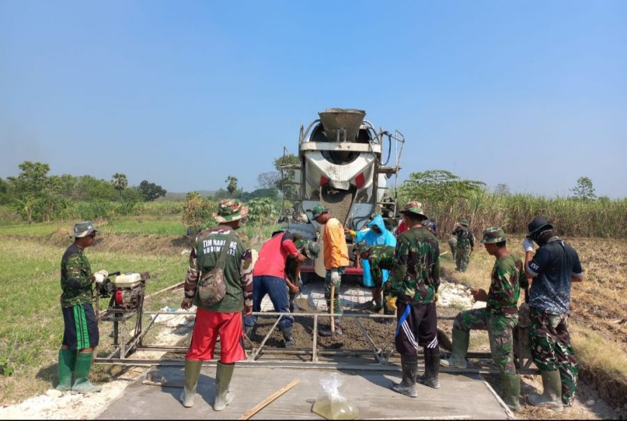 Satu Arah, Itu Yang Dilakukan Satgas TMMD Dalam Rabat Beton