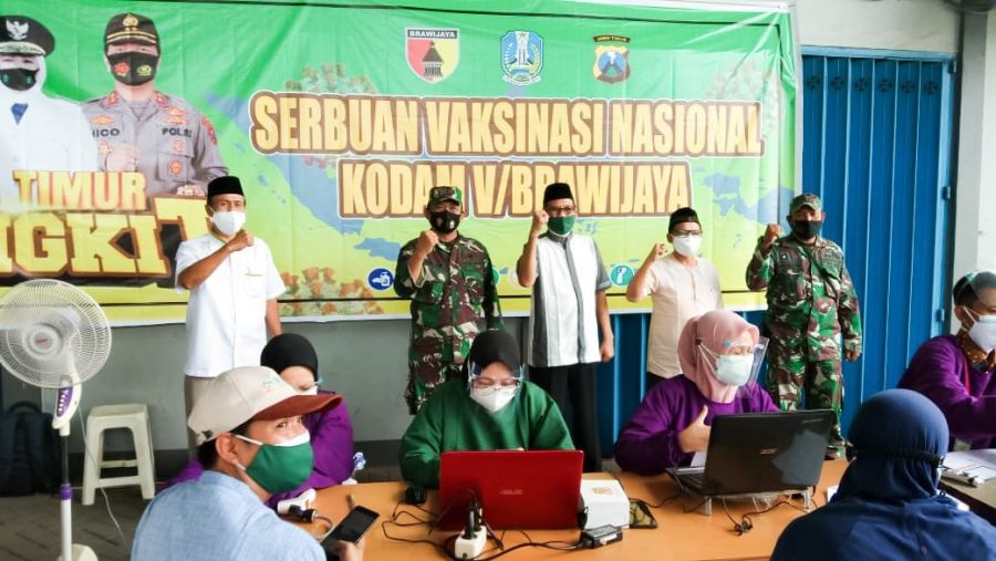 Sinergi Serbuan Vaksin Kodim 0813 Bersama Relawan Dinkes Bojonegoro