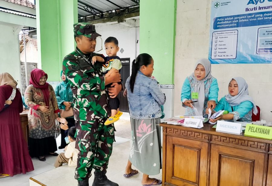 Sinergitas Babinsa Koramil Kalitidu Kodim 0813 Bojonegoro dan PKK Mayangrejo pada Giat Sub PIN Polio