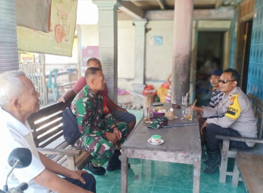 Sinergitas TNI-Polri, Bhabinkamtibmas Polsek Purwosari dan Bhabinsa Sambang di Desa Binaan