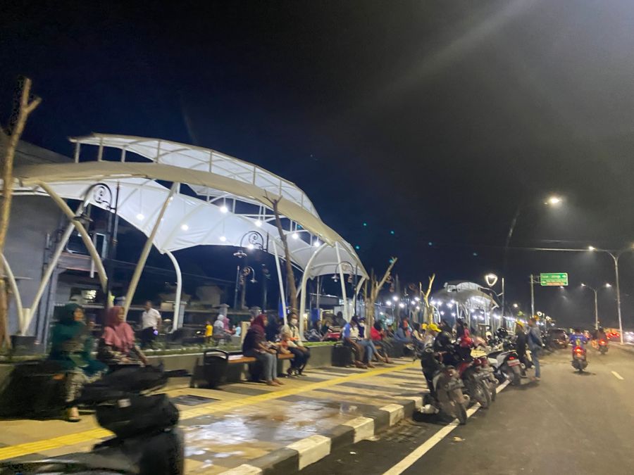 Suasana Malam Tahun Baru 2023 di Kawasan MH Tamrin Begitu Meriah Monggo Pinarak Bojonegoro