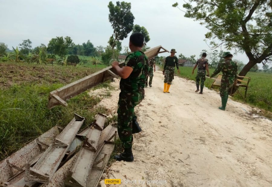 Tahapan Sasaran Fisik Pra TMMD ke-114 Kodim 0812 Lamongan sudah Capai Pemasangan Bagasting