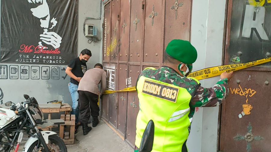 Tak Patuhi Aturan PPKM Darurat, Sebuah Warkop di Sumberrejo di Segel Police Line