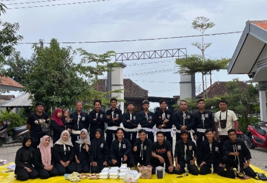 Takjil Gratis dari PSHT Sub Rayon Kalipang Kecamatan Kalitidu Bojonegoro