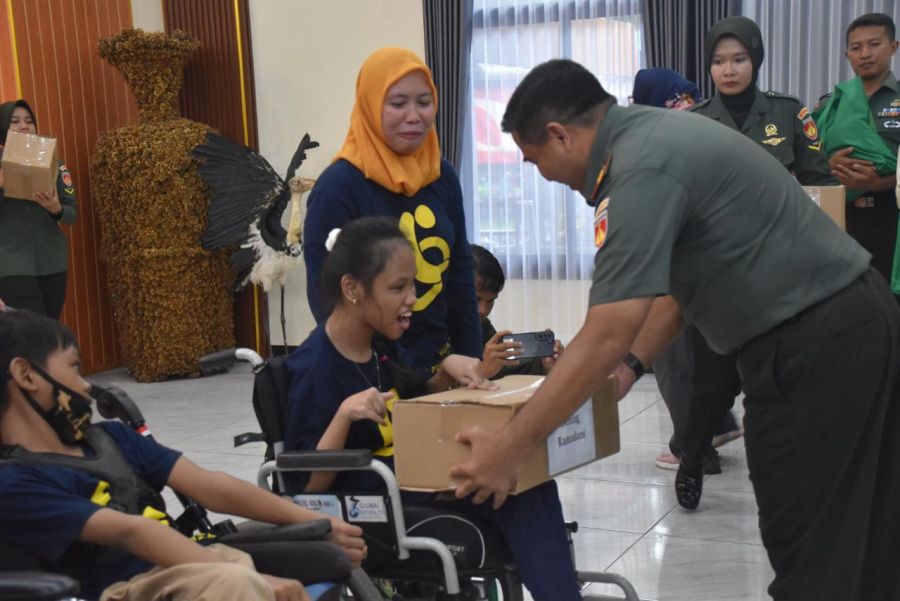Tali Asih dan Wisata dari Danrem 071/Wijayakusma untuk Disabilitas Ganda dalam Program Orang Tua Asu