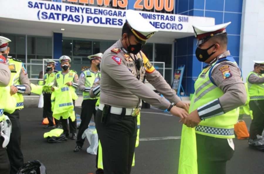 Tanggap Bencana, Satlantas Polres Bojonegoro Periksa Kelengkapan Personel