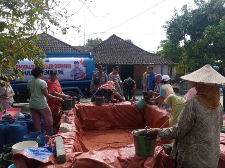 Tanggapi Keluhan Masyarakat, Polisi Bantu Atasi Krisis Air Bersih di Temayang