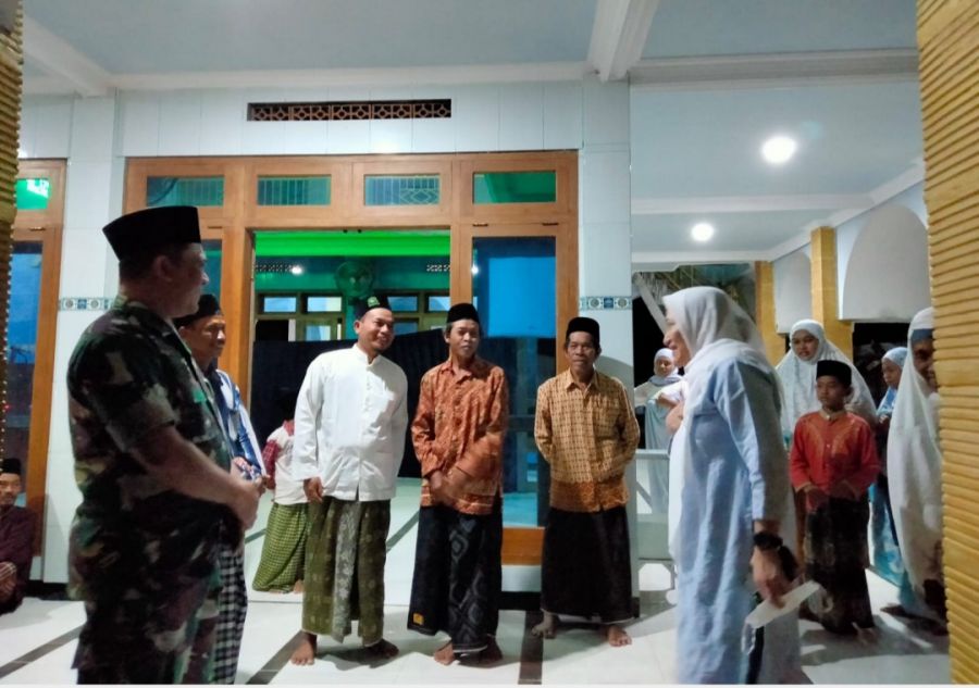 Tarawih dan Bercengkrama Bersama Warga  Merupakan Kebahagiaan Tersendiri Bagi Bupati Bojonegoro