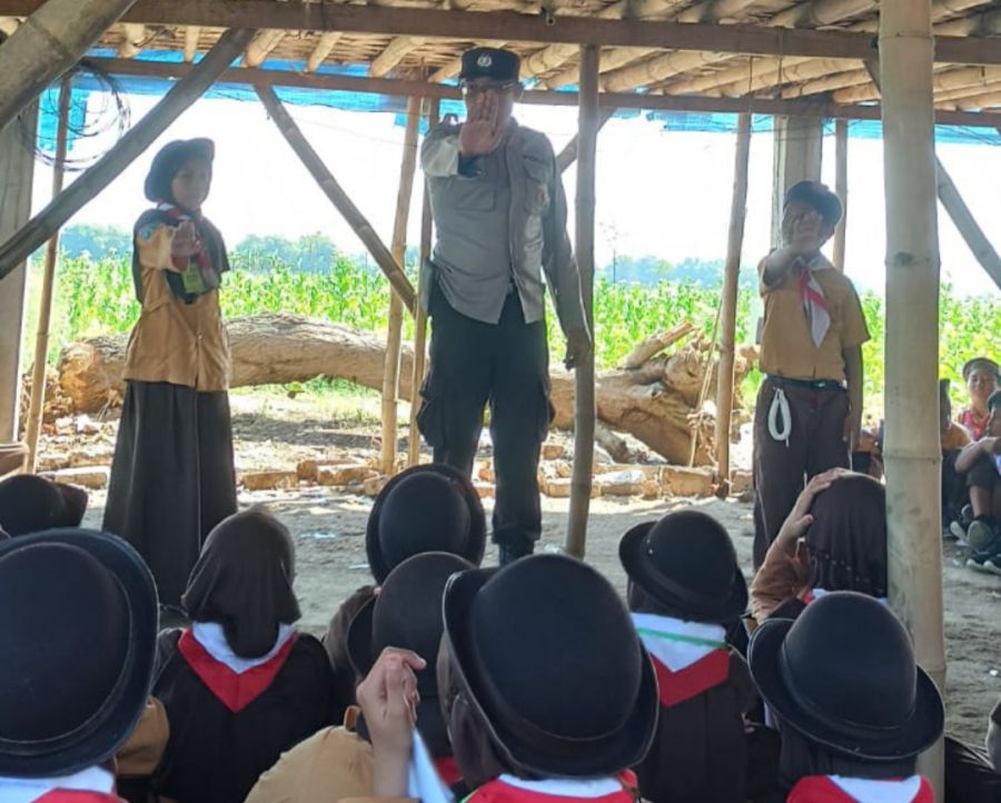 Tekankan Tertib Lalu Lintas, Kanit Binmas Berikan Binluh Kepada Peserta Jambore