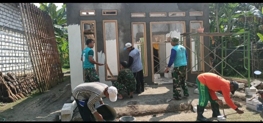 Terus Bersemangat, Satgas TMMD ke114 Terus Garap Pengerjaan Penuntasan RTLH 