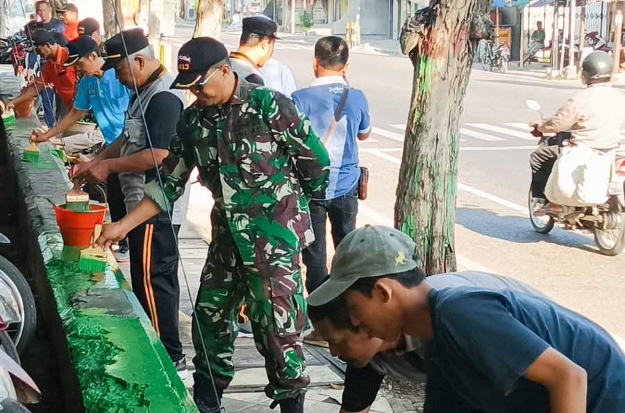Tiga Pilar di Sumberrejo Bojonegoro bersih-bersih Lingkungan Pasar