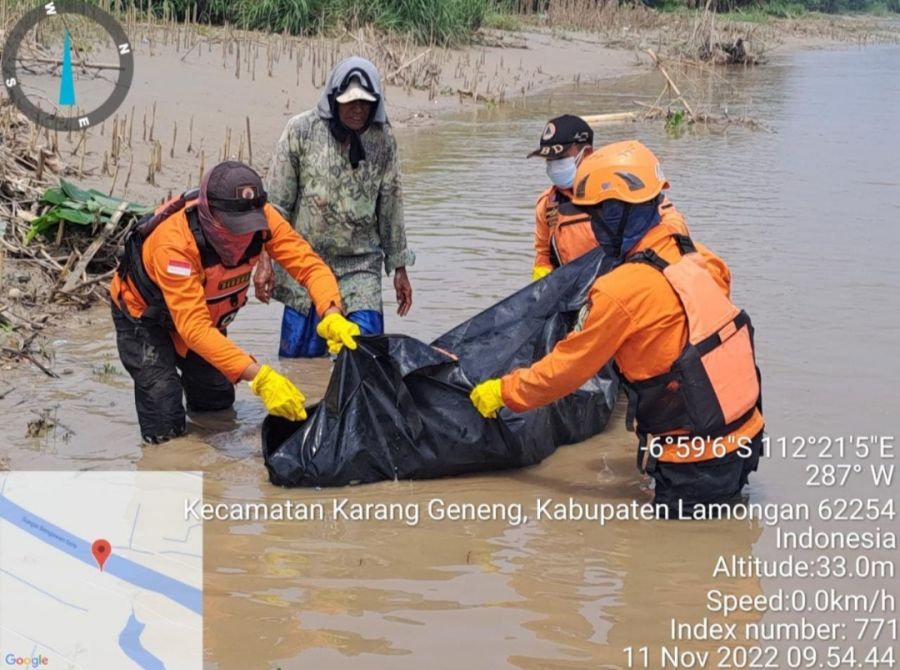 Tim SAR Gabungan Evakuasi Korban Tenggelam yang Terbawa Arus di Sungai Bengawan Solo