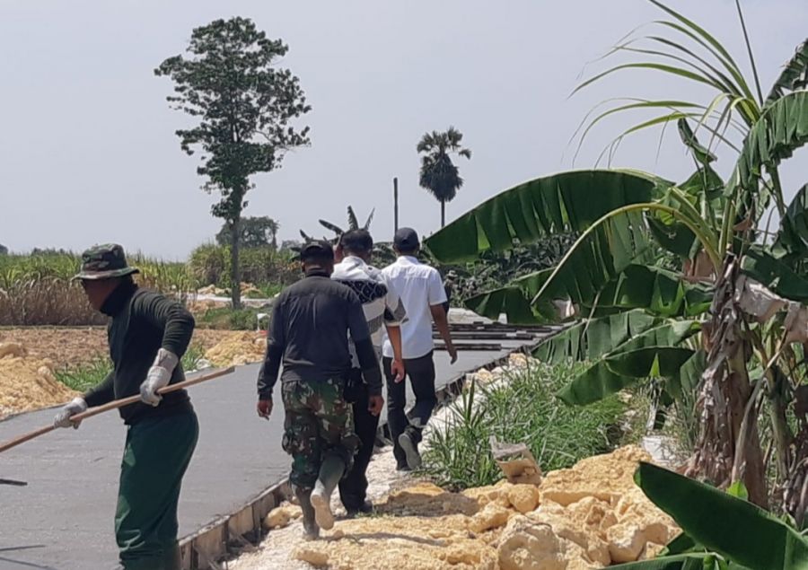 Tinjau Pengerjaan TMMD ke114, Camat Mantup Ucapkan Terima Kasih Kepada TNI