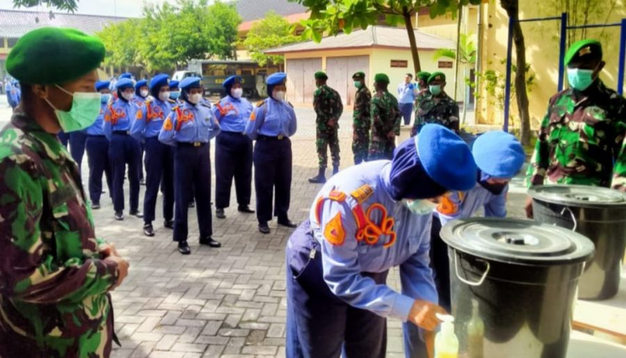TNI Bojonegoro Bersama Bintara Abituren Dikjurba Otsus Laksanakan Pembinaan Karakter Pelajar
