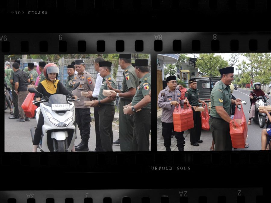 TNI-Polri di Bojonegoro Sinergi Bersama berbagi Takjil untuk Masyarakat