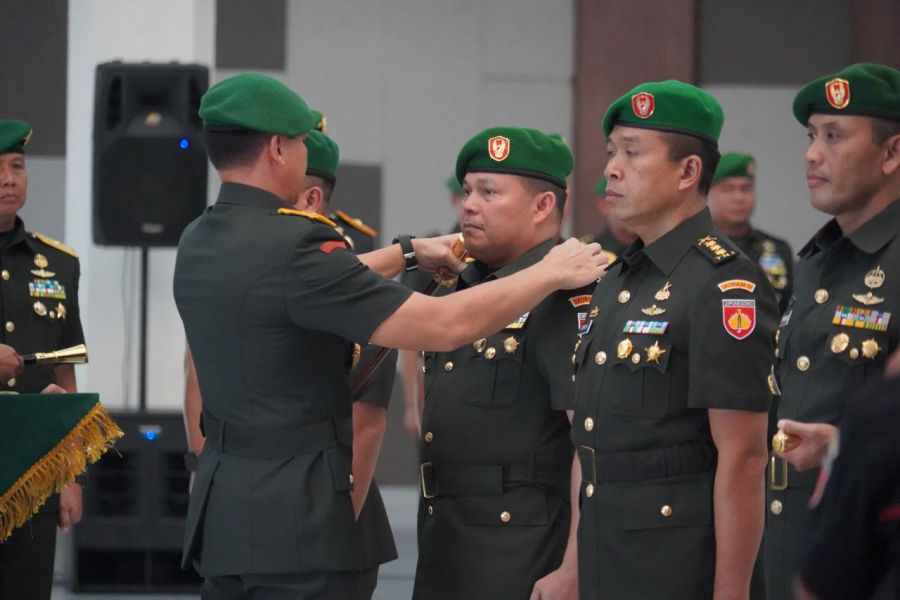 Tongkat Komando Danrem 071/Wijayakusuma Diserahterimakan