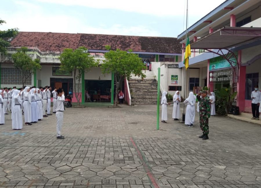 Tumbuhkan Kedisiplinan, TNI Bojonegoro Beri Pelatihan Dasar PBB kepada Ratusan Pelajar di Kedungadem