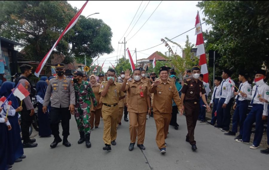 Tumbuhkan Rasa Cinta Tanah Air, Pemkab Bojonegoro Bagikan 10 Juta Bendera Merah Putih 