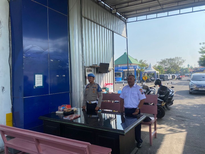 Tutup Celah Buat Calo, Provos Gencarkan Pengawasan di Satpas Colombo Polrestabes Surabaya