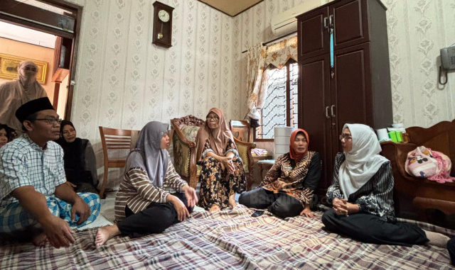 Wabup Nurul Azizah dan Cantika Wahono Layat ke Rumah Duka Anggota DPRD Bojonegoro