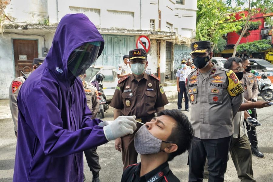 Wakapolda Jatim, Meninjau Penerapan PPKM Darurat di Surabaya, Dan Melakukan Swab Antigen On The Spot