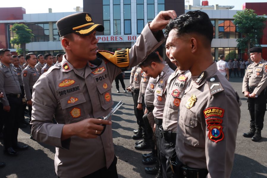 Wakapolres Cek Penampilan dan Sikap Tampang Personel Polres Bojonegoro
