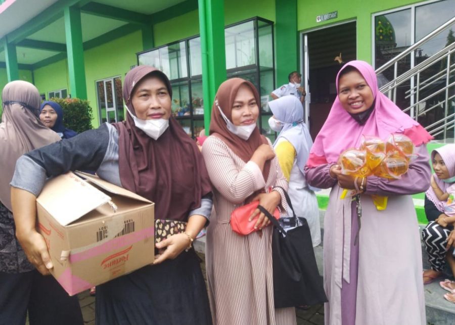Warga Gembira Dengan Adanya Opsar Minyak Goreng Murah di Bojonegoro dan Harapkan akan Terus Ada