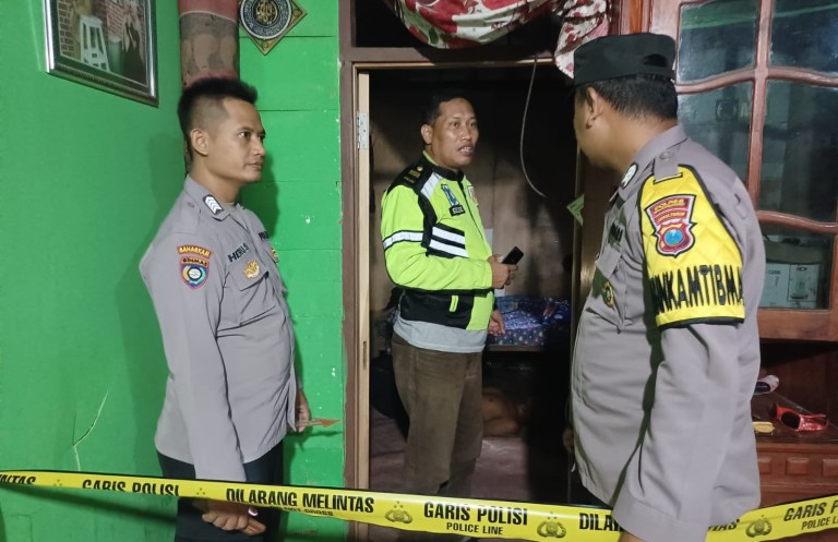 Warga Kedungadem di TemukanTewas Gantung Diri di Dalam Kamar