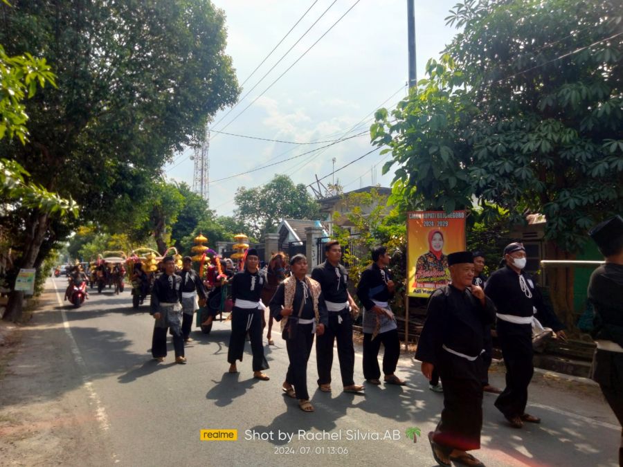 Warga Sambut Haul Ki Andong Sari Ke 242 Kirab Serta Jamasan Pusaka Desa Ledok Kabupaten Bojonegoro