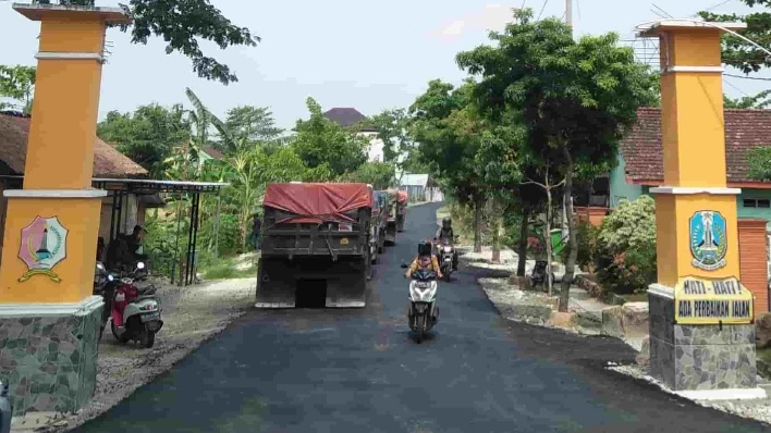 Warga Senang, Jalan Poros di Desa Tumbrasanom - Kedungadem Sudah Diperbaiki 