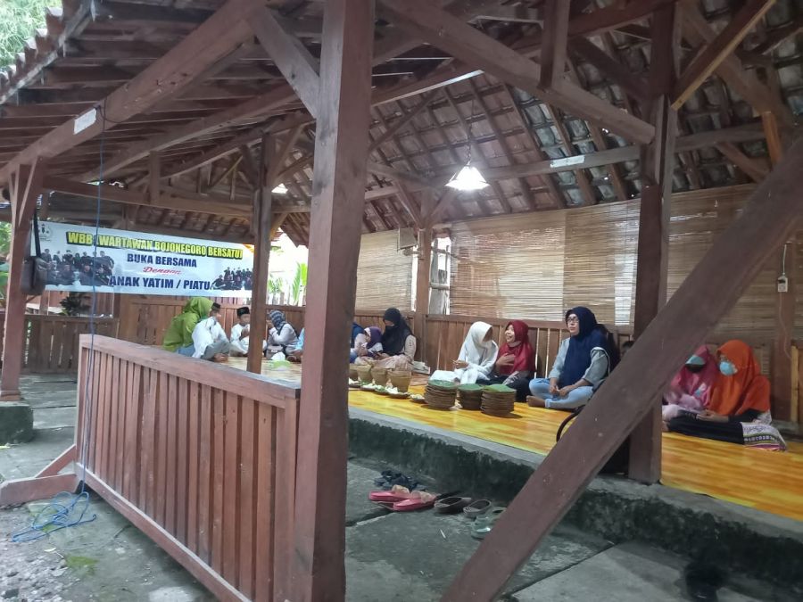 Wartawan Bojonegoro Bersatu Buka Bersama Santuni Anak Yatim Piatu