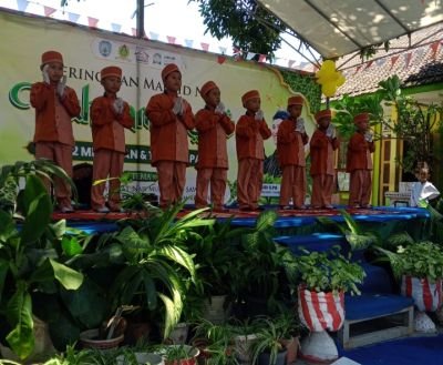 meriah-dan-penuh-hikmah-sdn-2-mimbaan-situbondo-peringati-maulid-nabi-muhammad-saw